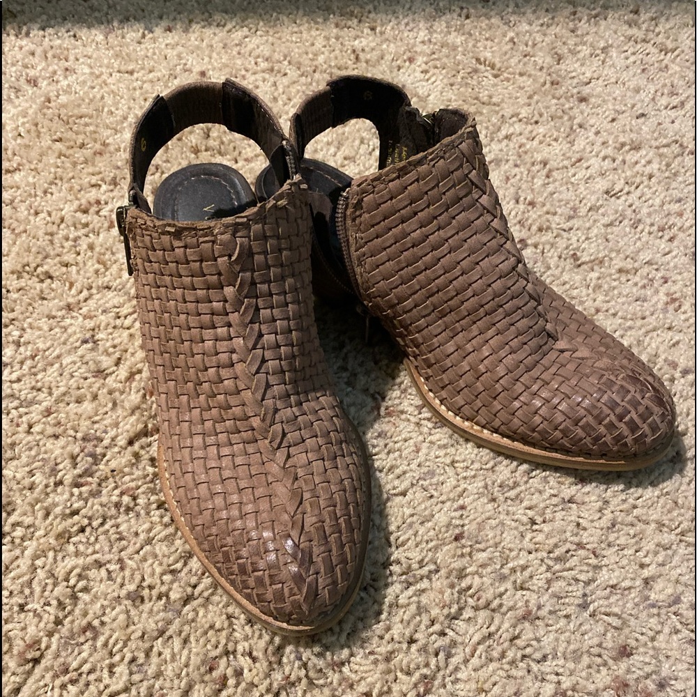 Woven ankle booties .